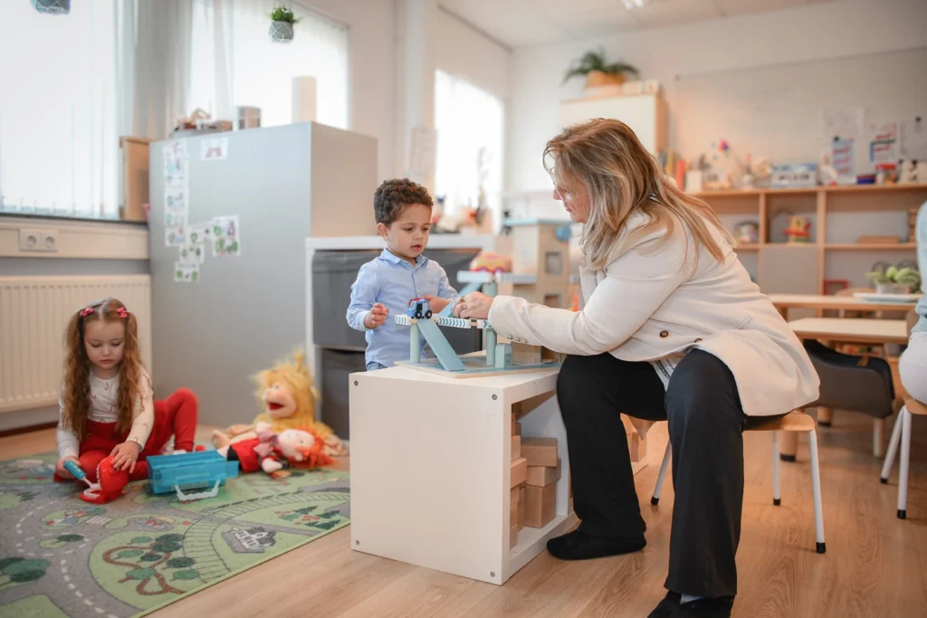 Lies speelt met peuter in kleinschalige kinderopvang in Culemborg